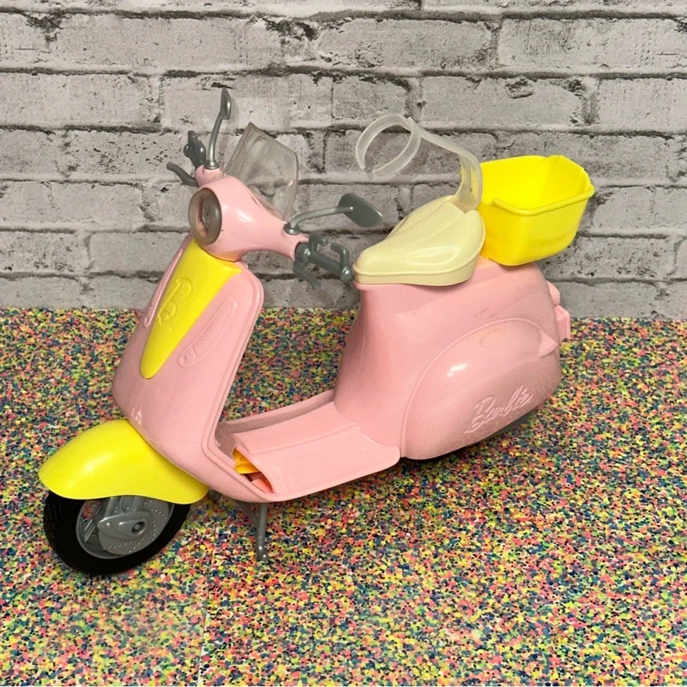Barbie 2016 Vespa Scooter Moped Motorcycle Bike Basket Pink & Yellow